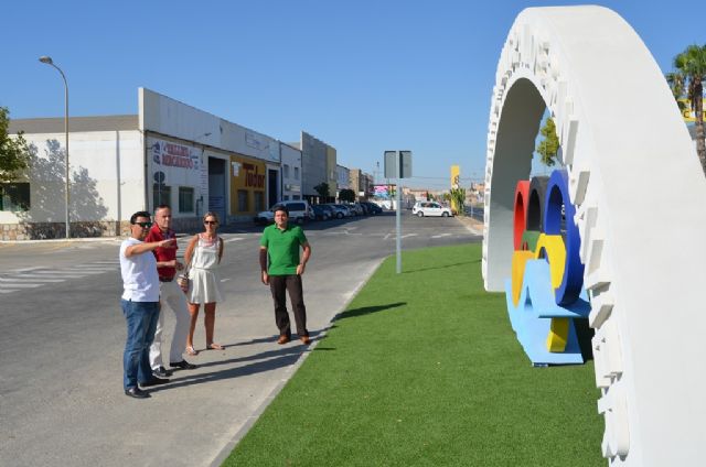 El Ayuntamiento mejora la pavimentación y seguridad vial y peatonal en un tramo especialmente concurrido de la avenida Pintar - 1, Foto 1