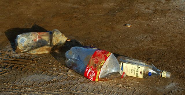 El Saladar de Lo Poyo se convierte en botellodromo los fines de semana - 4, Foto 4