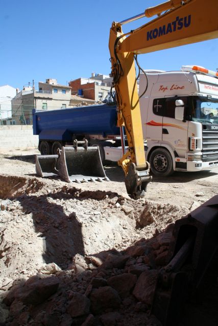 La Consejería de Educación comienza las obras de construcción de los vestuarios del IES Vega del Argos - 1, Foto 1
