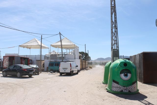 Los contenedores de vidrio de Jumilla se visten de faena para concienciar sobre la importancia del reciclaje - 1, Foto 1