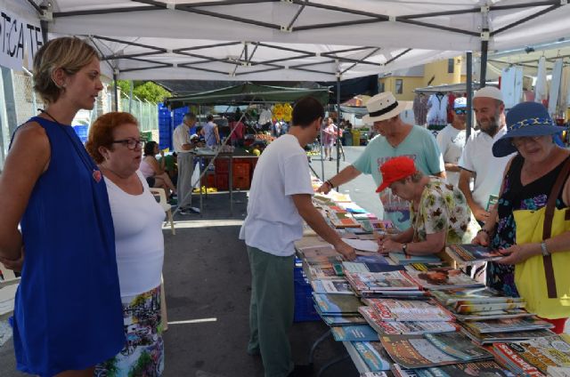 La biblioteca de la Ribera  instala en el mercado semanal su mercadillo del libro gratuito - 2, Foto 2