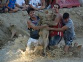 La captura del cerdo en el barro enfila mañana la recta final de las fiestas patronales de Ceutí