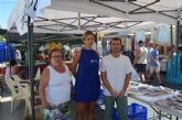 La biblioteca de la Ribera  instala en el mercado semanal su 'mercadillo del libro' gratuito