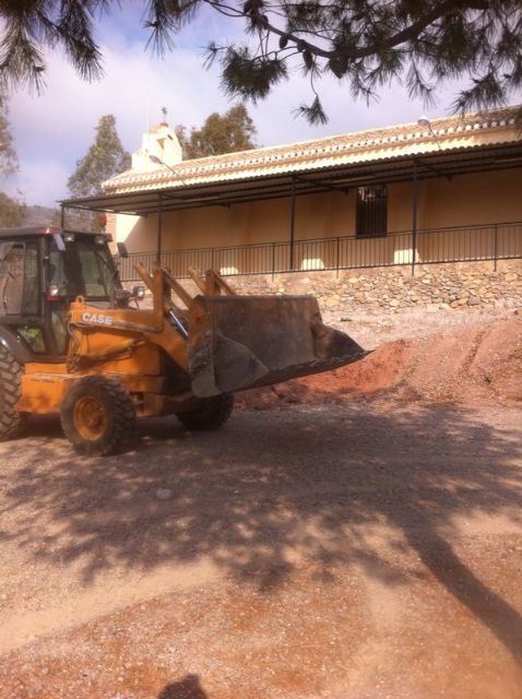 Works containment wall was rushing in the social center and improved access in the chapel of La Huerta, Foto 3
