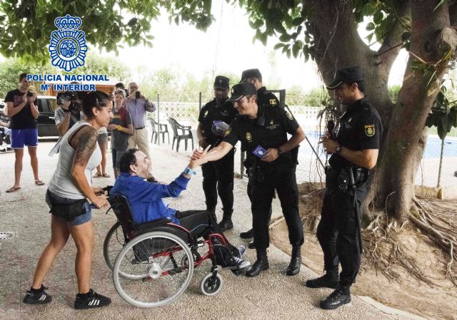 Policía Nacional y la Asociación Pro-Discapacitados AMIFP juntos en una exhibición canina - 1, Foto 1