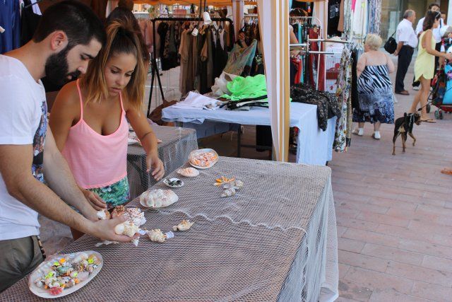 La Asociacin de Comerciantes abre una nueva feria outlet de verano en Puerto de Mazarrn, Foto 3