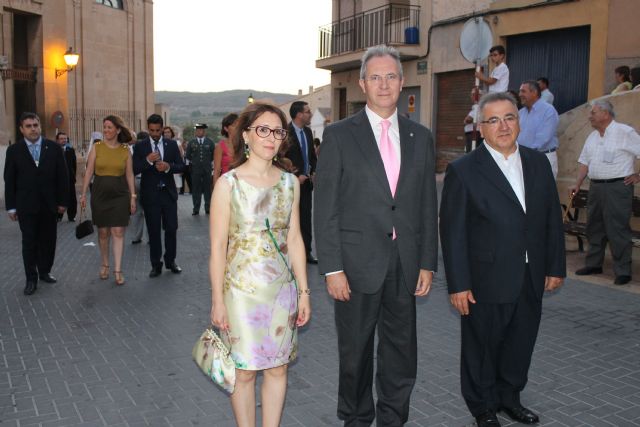Cientos de personas arropan a la patrona de Jumilla, la Virgen de la Asunción, en el día de su festividad - 2, Foto 2