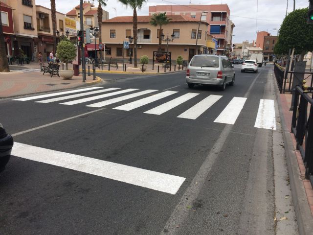 El Ayuntamiento torreño aprovecha agosto para repintar la señalización horizontal de tráfico en varias calles locales - 1, Foto 1