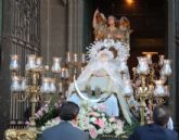 Cientos de personas arropan a la patrona de Jumilla, la Virgen de la Asunción, en el día de su festividad