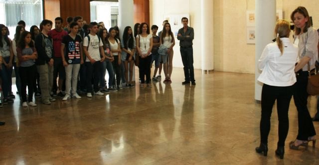 Casi 2.000 alumnos de 35 centros participan en las visitas guiadas en inglés y francés organizadas por la Consejería de Educación - 1, Foto 1