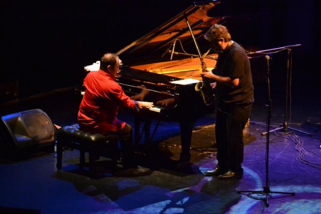 Abdón Alcaraz, con su bolero flamenco, puso en pie al público en Águilas - 1, Foto 1