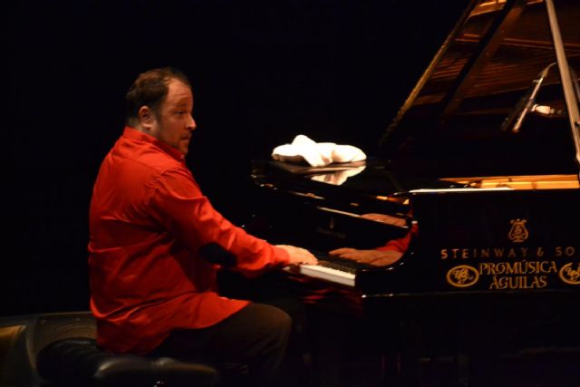 Abdón Alcaraz, con su bolero flamenco, puso en pie al público en Águilas - 5, Foto 5