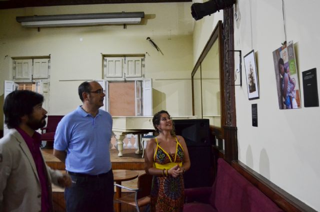 Anaïs Carpena presenta una exposición de fotografías sobre África en el Casino de Águilas - 2, Foto 2