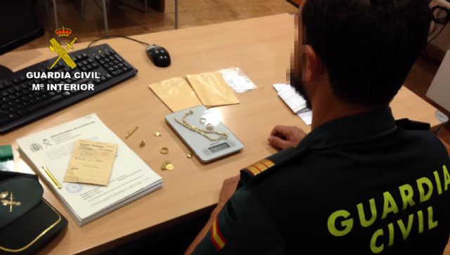 La Guardia Civil detiene a los cinco integrantes de un grupo delictivo dedicado al robo en viviendas, Foto 2