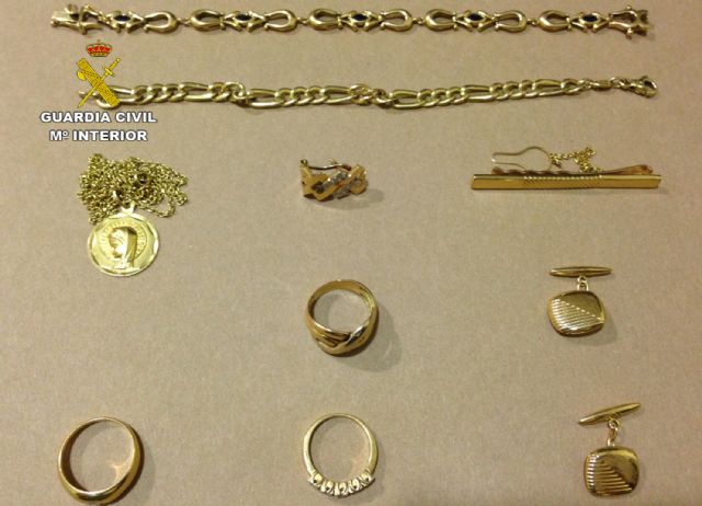 La Guardia Civil detiene a los cinco integrantes de un grupo delictivo dedicado al robo en viviendas, Foto 3