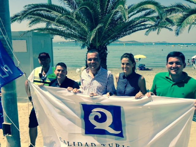 Las tres nuevas banderas con la Q de Calidad Turística ya ondean en las playas - 2, Foto 2