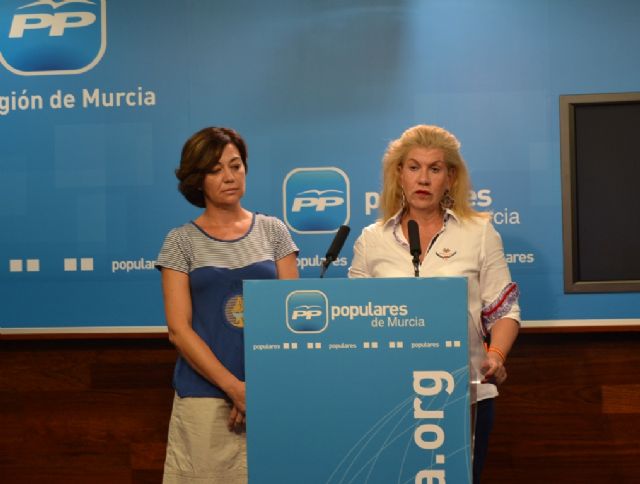 Fernández-Delgado: Nos estremecemos ante los conflictos bélicos pero nos quedamos impasibles ante las muertes por violencia de género - 1, Foto 1