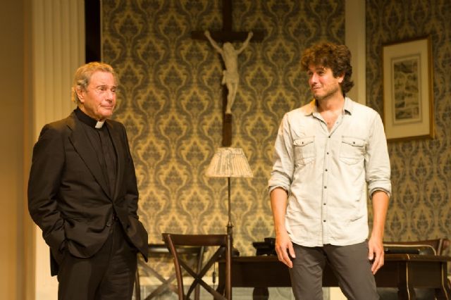 Arturo Fernández recibió anoche el Premio del Festival y una larga ovación del público en pie tras la puesta en escena de Enfrentados - 3, Foto 3