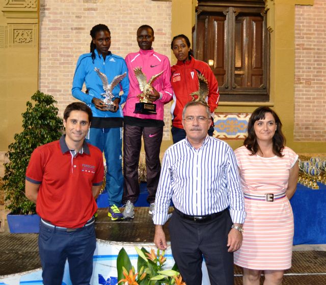 Rose Kosgei y Nocholas Togom podium de la Carrera Nocturna Alcalde de Águilas - 1, Foto 1