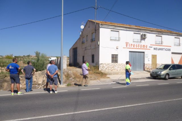 IU, UPYD y PSOE han comparecido hoy en la pedanía de Pinilla para denunciar que el Alcalde de Caravaca va a gastar 90.000 € para abrir una calle que no hace falta - 2, Foto 2