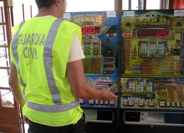 La Guardia Civil desarticula un grupo delictivo dedicado a la sustracción de efectivo en máquinas tragaperras, Foto 4