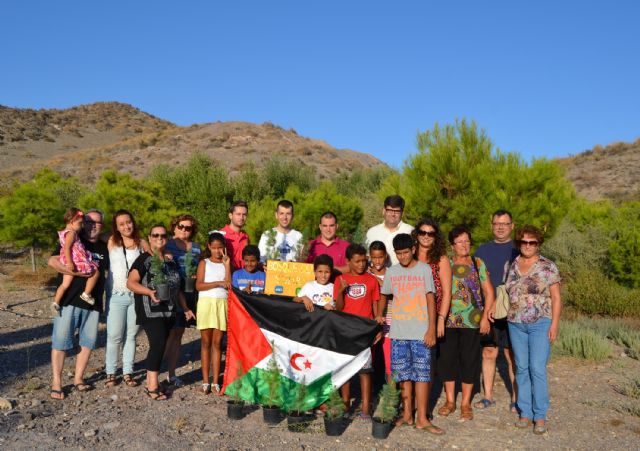 Nueva plantación en el Bosque Sahara con Nuevas Generaciones y los niños saharauis del programa Vacaciones en Paz - 1, Foto 1