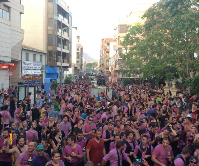 La Federación de Peñas despide la Fiesta de la Vendimia con la Gran Cabalgata del Vino y miles de personas en la calle - 1, Foto 1