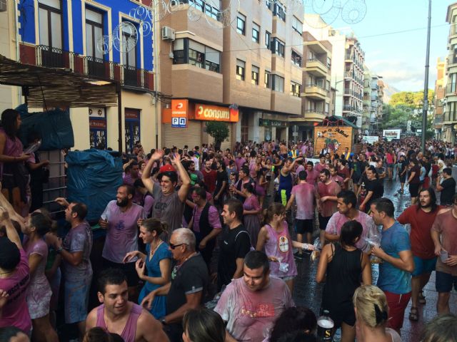 La Federación de Peñas despide la Fiesta de la Vendimia con la Gran Cabalgata del Vino y miles de personas en la calle - 2, Foto 2