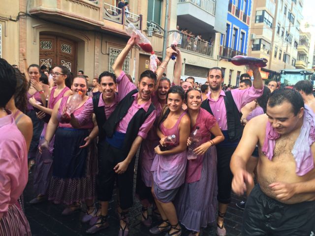La Federación de Peñas despide la Fiesta de la Vendimia con la Gran Cabalgata del Vino y miles de personas en la calle - 4, Foto 4