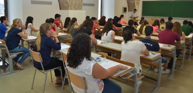 La Escuela de Telecomunicación imparte este curso dos grados bilingües con el 70% de los contenidos en inglés - 1, Foto 1