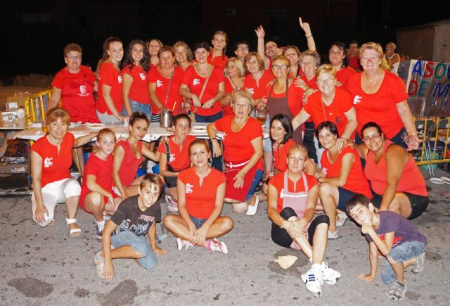 Miles de personas disfrutan de una gran barbacoa en la “Noche de la Brasa y la Zurra” torreña - 5, Foto 5