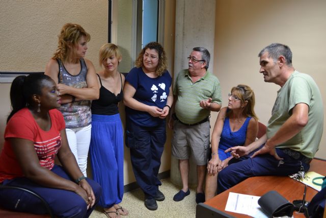Trabajadores de la limpieza del centro comercial Atalayas denuncian una campaña de hostigamiento y convocan una huelga indefinida - 1, Foto 1