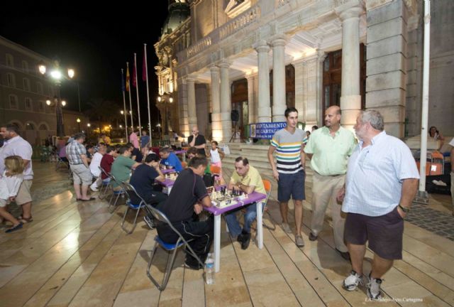 La Plaza del Ayuntamiento congregó a un centenar de jugadores de ajedrez - 3, Foto 3