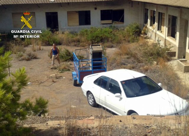 La Guardia Civil detiene in fraganti a una persona mientras robaba media tonelada de objetos declarados BIC en Portmán - 2, Foto 2