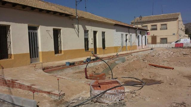 El Ayuntamiento inicia las obras de remodelación de la plaza de los colegios en la pedanía de la Cañada del Trigo - 2, Foto 2
