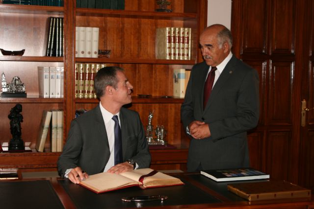 El presidente de la Comunidad recibe al embajador de la República de Francia en España - 2, Foto 2