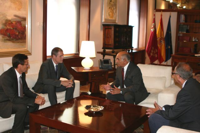 El presidente de la Comunidad recibe al embajador de la República de Francia en España - 3, Foto 3