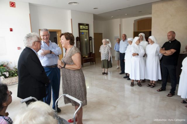 Los mayores del Asilo ya disfrutan de su huerto urbano - 1, Foto 1