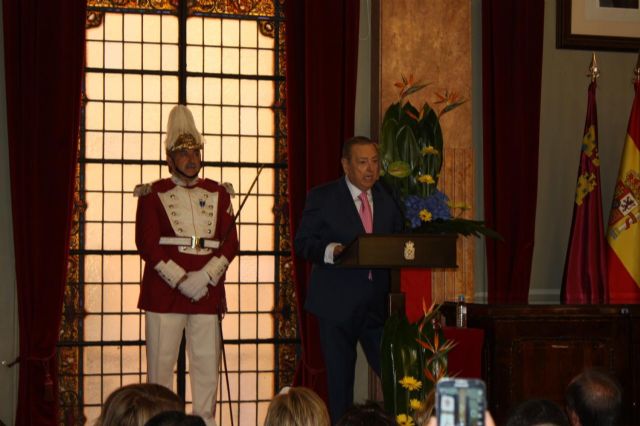 El Alcalde Cámara entrega los Honores y Distinciones de la Ciudad de Murcia durante el Pregón de la Feria 2014 - 1, Foto 1