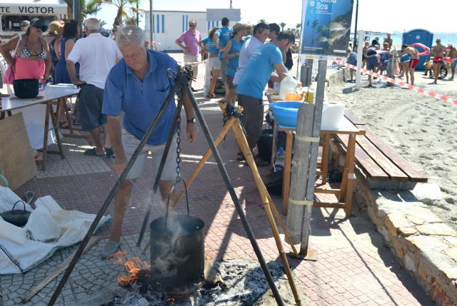 Pescadores de San Pedro muestran la elaboración tradicional del caldero en la campaña PescaSos - 1, Foto 1