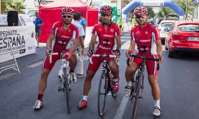 Los ciclistas del CC Santa Eulalia, muy combativos en los Campeonatos de España Master de Ciclismo en Ruta, Foto 1