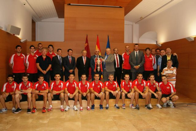 El Presidente de la Comunidad recibe a los campeones de la Supercopa de España y agradece que paseen y hagan grande el nombre de la Región - 2, Foto 2