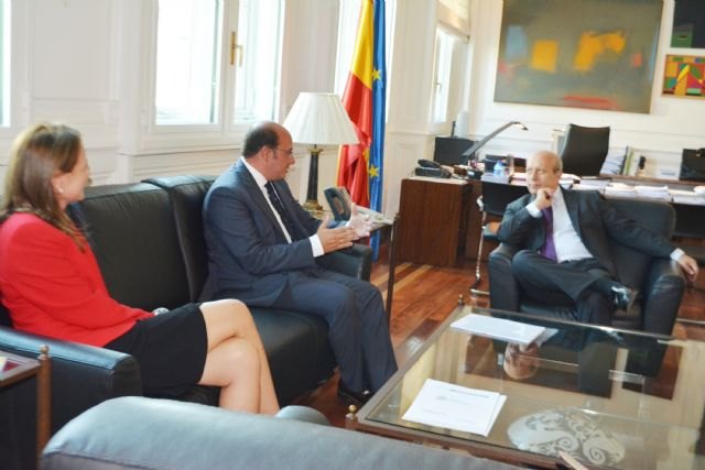 Sánchez plantea a Wert la necesidad de que se elimine la tasa de reposición en todas las enseñanzas - 1, Foto 1