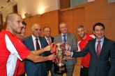 El Presidente de la Comunidad recibe a los campeones de la Supercopa de España y agradece que 