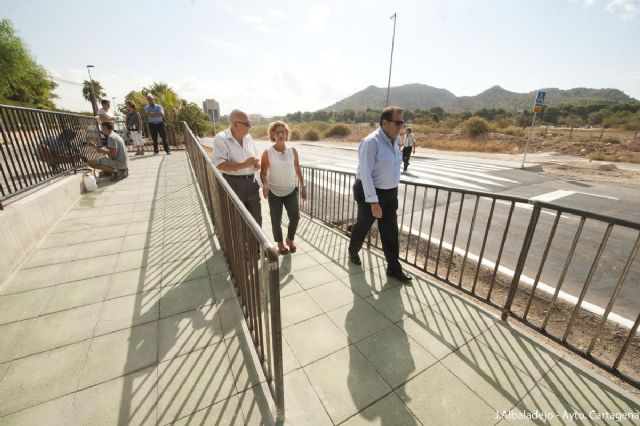 Los vecinos de Los Popos disfrutan de un paso peatonal más seguro - 1, Foto 1