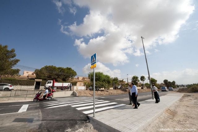 Los vecinos de Los Popos disfrutan de un paso peatonal más seguro - 2, Foto 2