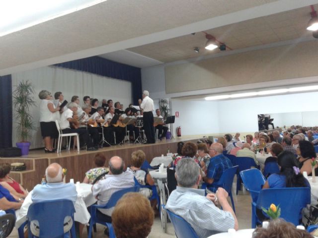 Los pensionistas de El Algar celebraron su tradicional merienda de fiestas - 1, Foto 1