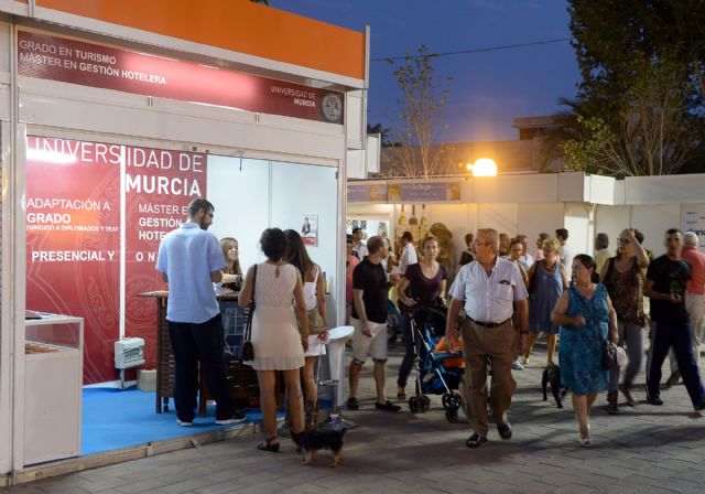 La Escuela de Turismo de la Universidad de Murcia informa sobre su oferta formativa en el recinto de Los Huertos - 1, Foto 1
