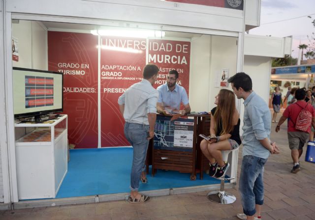 La Escuela de Turismo de la Universidad de Murcia informa sobre su oferta formativa en el recinto de Los Huertos - 2, Foto 2