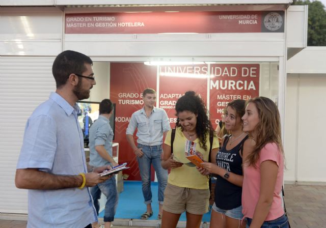 La Escuela de Turismo de la Universidad de Murcia informa sobre su oferta formativa en el recinto de Los Huertos - 3, Foto 3